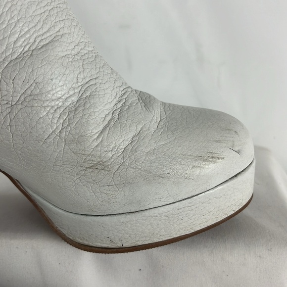 Sixtyseven Vintage Made-In-Spain White Chunky Block Heel Booties - Picture 3 of 11